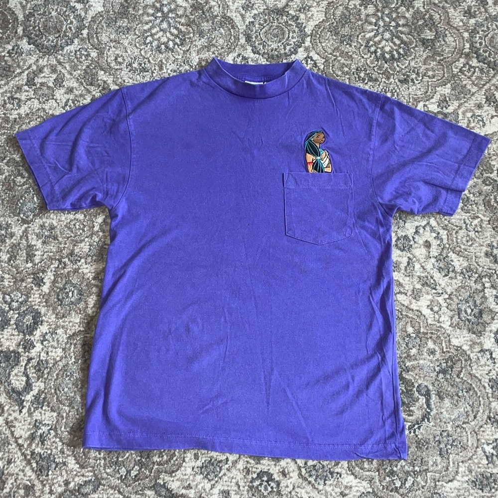 Vintage 1990’s embroidered disney store Pocahontas Tshirt size M (pocket tee)